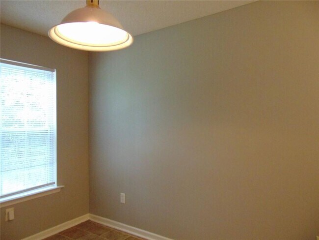 Building Photo - 645 Ell St