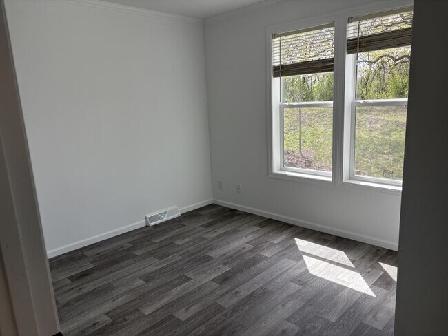 Building Photo - 13945 Bunratty Ave