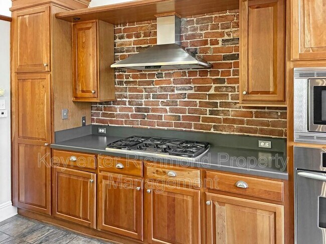 Building Photo - 2020 Floyd Ave