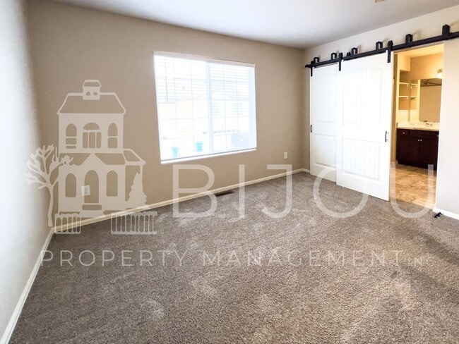 Building Photo - 7661 Silver Larch Pt