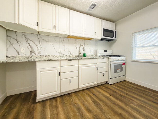 Building Photo - 612 Atwood Ave