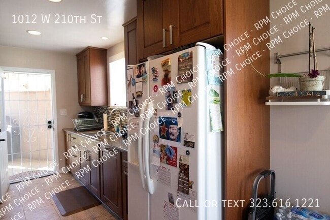 Building Photo - 1012 W 210th St