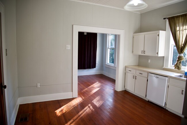 Building Photo - 1288 McCullin Rd