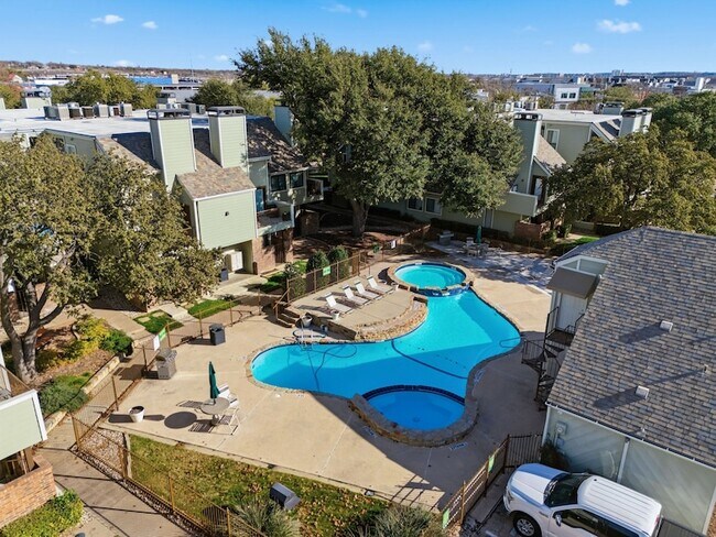 Building Photo - 3101 Sondra Dr