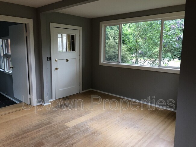 Building Photo - 3671 SE Tenino St