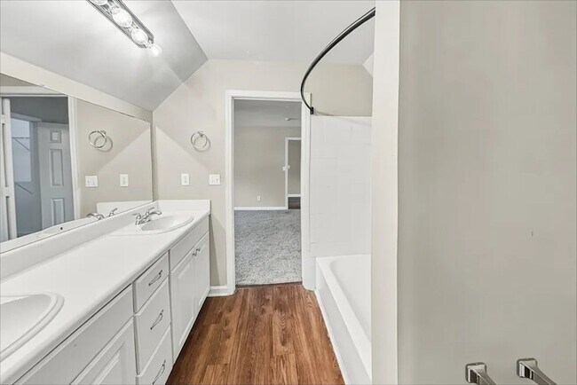 Building Photo - 4352 Lakeside Hills Way NE