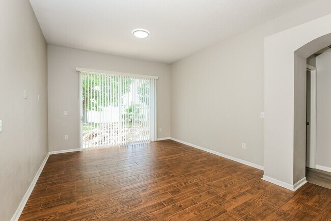 Building Photo - 5652 Sycamore Canyon Dr