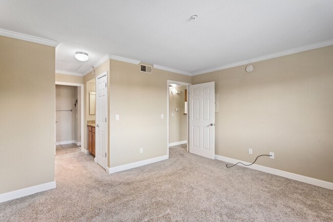 Building Photo - Gorgeous Condo in Folsom !