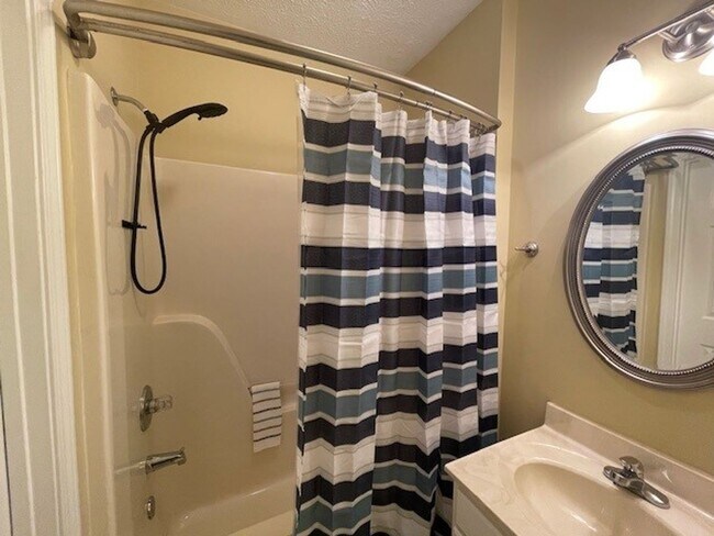 Building Photo - PRICE REDUCTION!!!  LOVELY 2 BEDROOM CONDO...