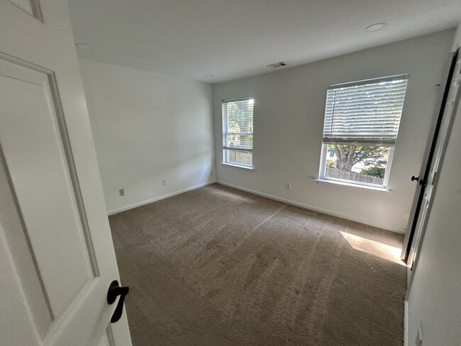 Building Photo - 800 Stardale Cir