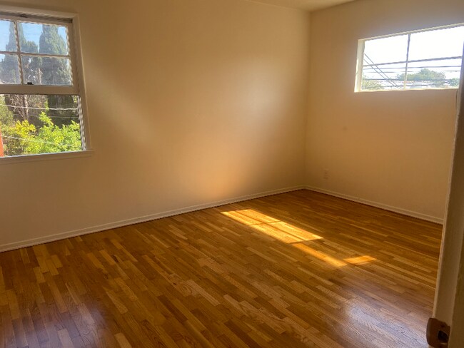 Building Photo - 1466 S Sherbourne Dr