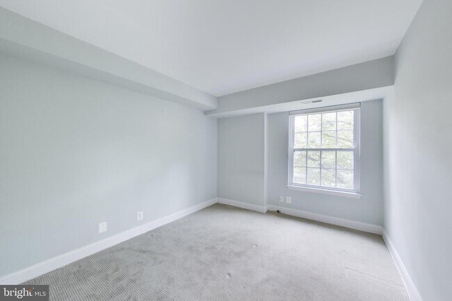 Building Photo - 7661 Provincial Dr