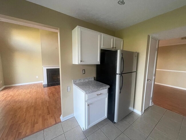 kitchen pantry - 706 Sherwood Green Ct