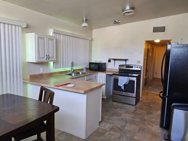 Building Photo - Large 3 Bedrooms, 2 Bath Home for Rent