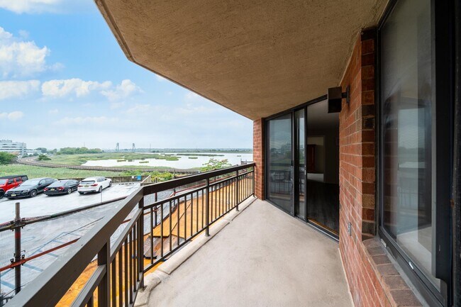 Building Photo - 232 Harmon Cove Tower