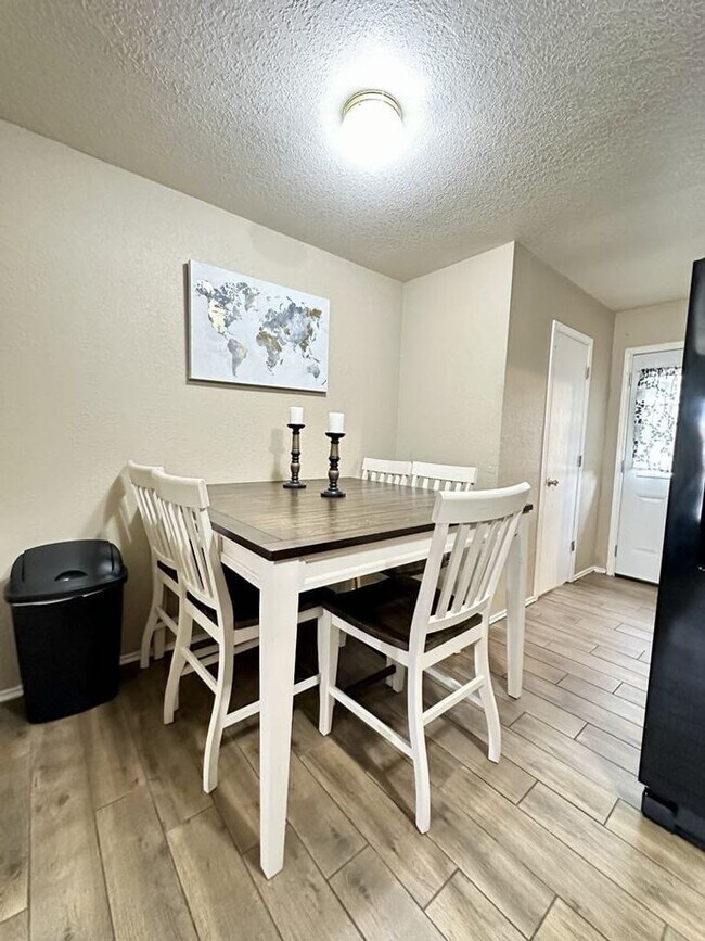 Building Photo - 4203 Deek Dr