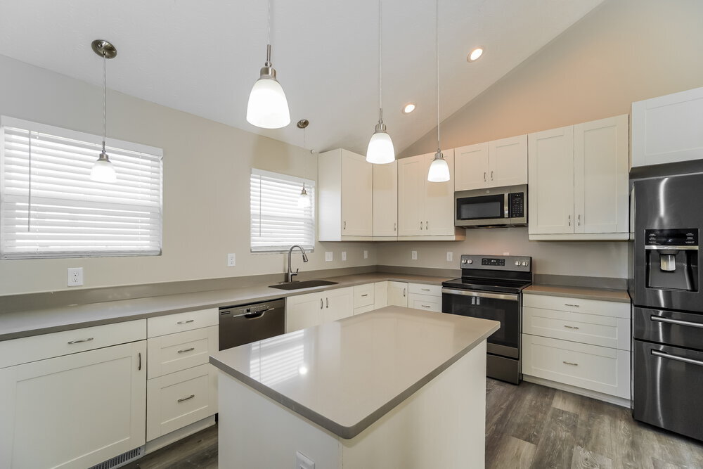 Building Photo - 255 Whitewater Ct