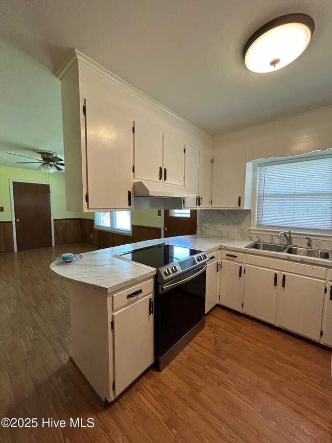Building Photo - 204 Diane Dr