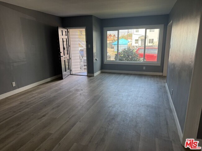 Building Photo - 314 E 104th St