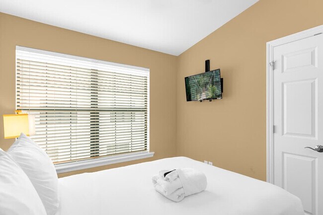 Building Photo - 14590 Damai Ln