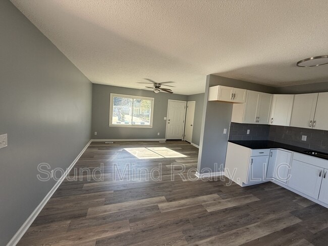 Building Photo - 105 Sycamore St