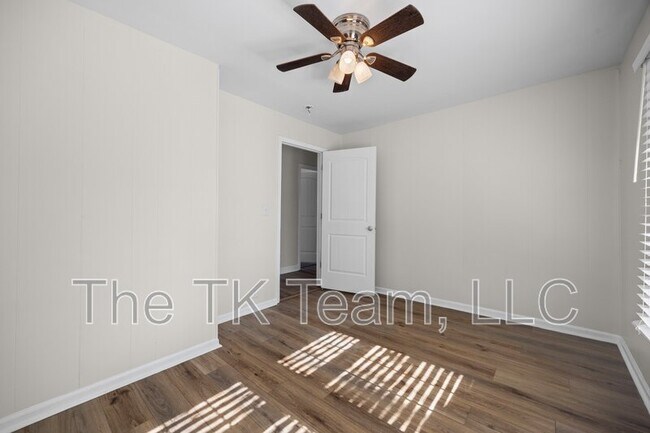 Building Photo - 807 N Morris St