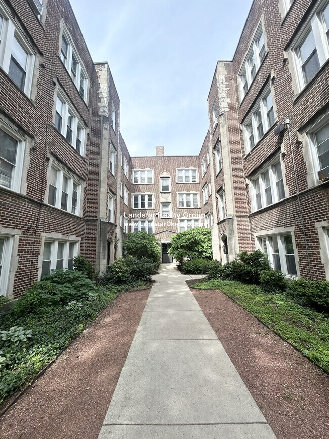Building Photo - 7344 N Damen Ave