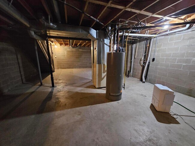 Building Photo - 5622 Blandon