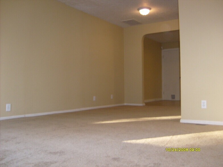 Building Photo - 2022 Filbert St