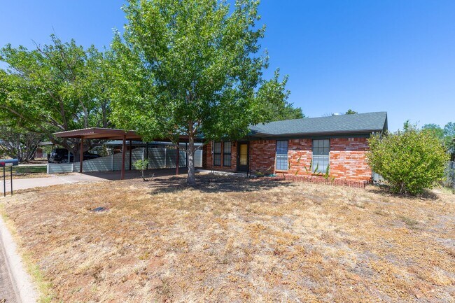 Building Photo - 2018 Summers St
