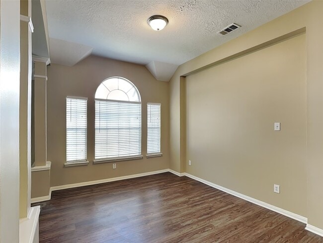 Building Photo - 1907 W Welsford Dr