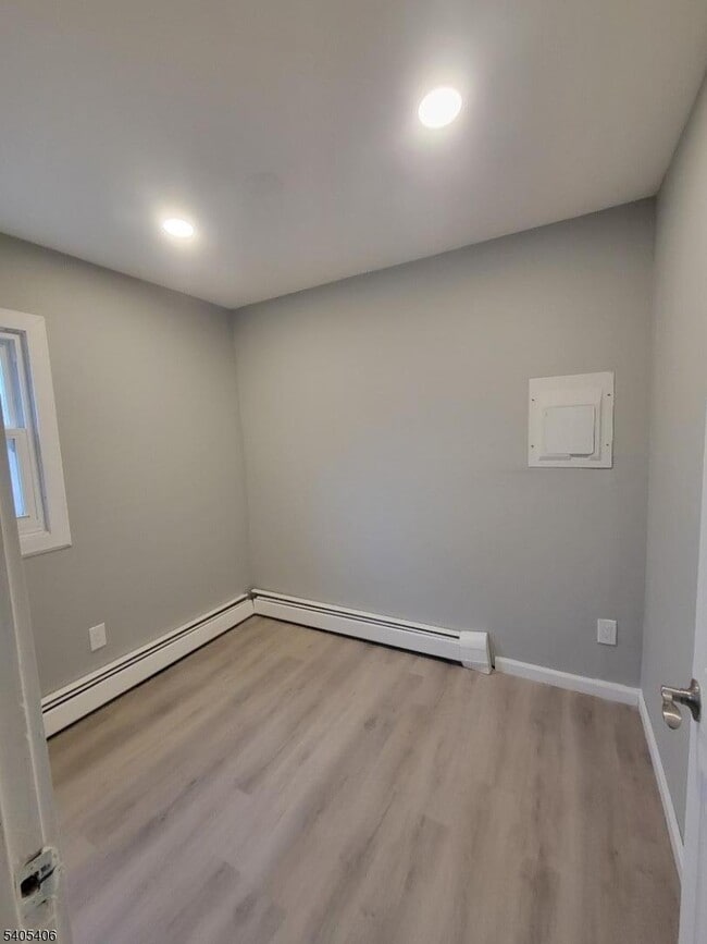 Building Photo - 16 Beech Ct