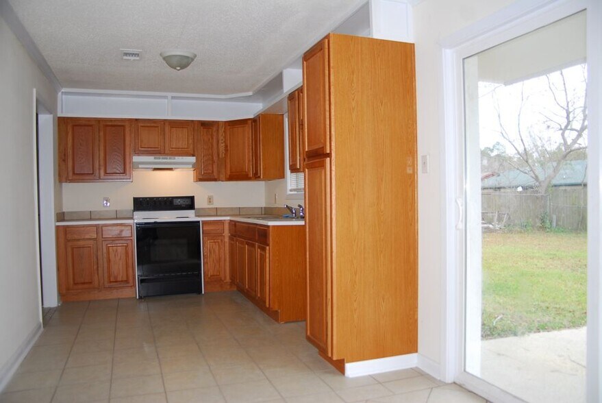 Building Photo - 1005 Debra Dr
