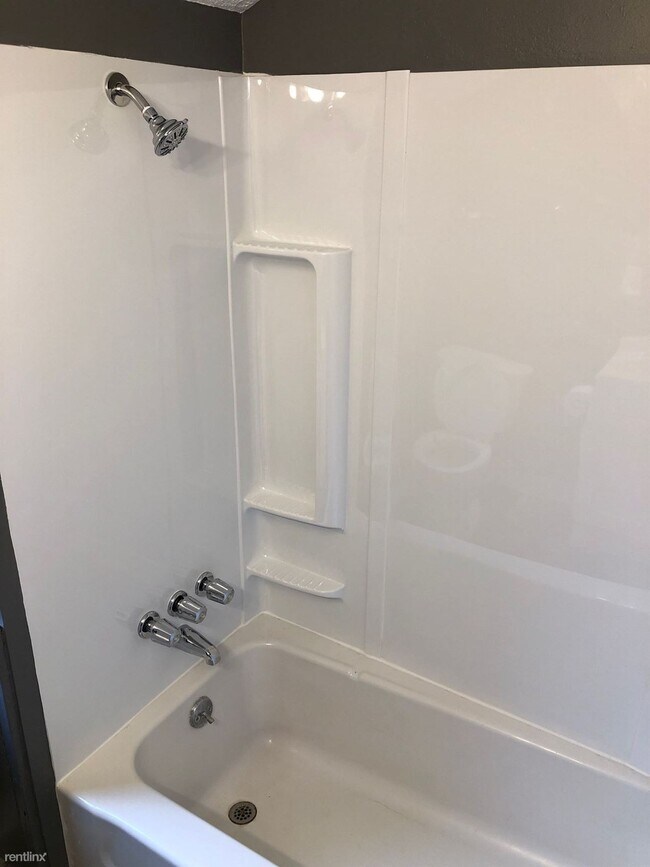 Building Photo - 2 br, 1 bath Townhome - 410 Hulton Rd