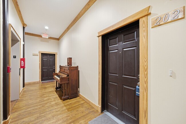 Building Photo - 215 W Norma St