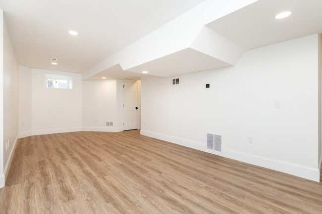 Building Photo - 20 Sheridan Ave