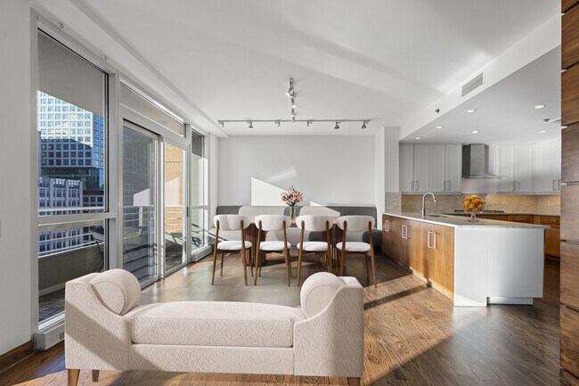 Building Photo - 250 E Pearson St