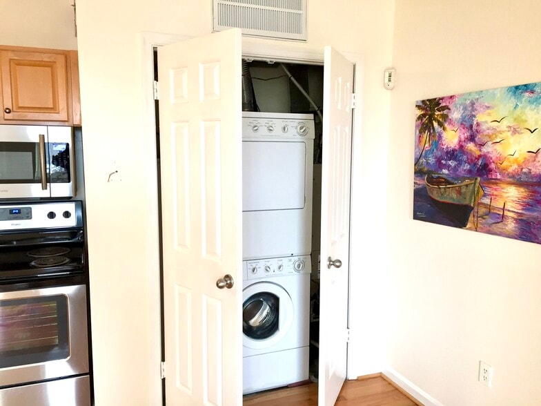 W/d closet - 730 11th St NE