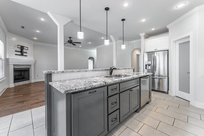 Building Photo - Luxury Living in Bentonville: Modern 4 Bed, 3 Bath Home with Fenced Yard