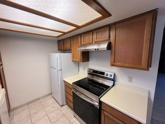 Building Photo - CONDO - OAK CREEK ESTADOS - VILLAGE OF OAK...