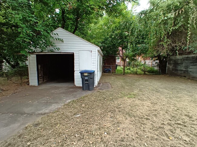 Building Photo - 15421 Stout St