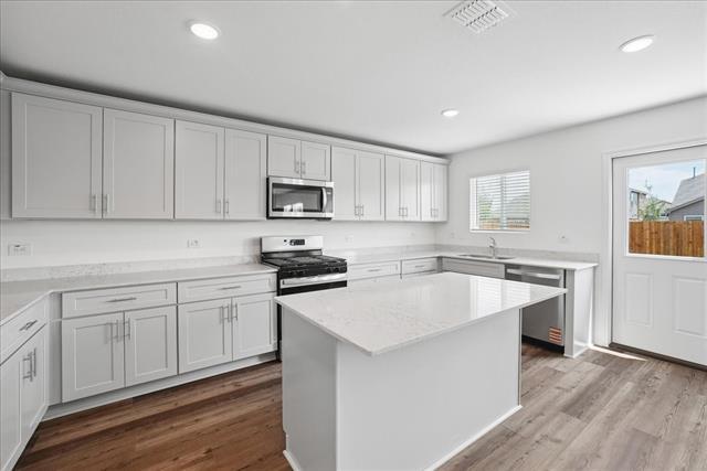 Building Photo - 16000 Isles Dr