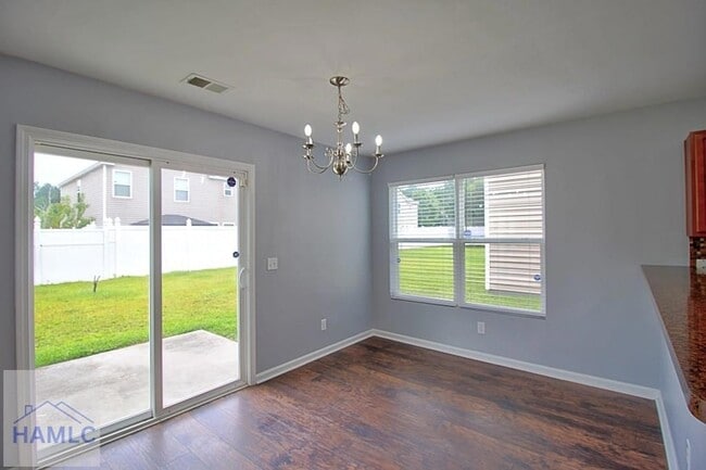 Building Photo - 207 Bender St