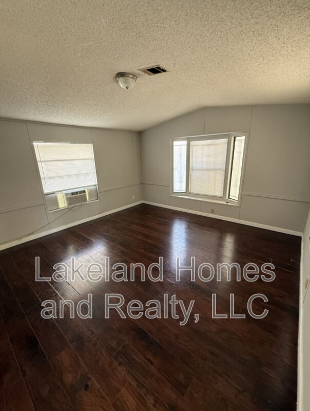 Building Photo - 2906 Rossi Ln