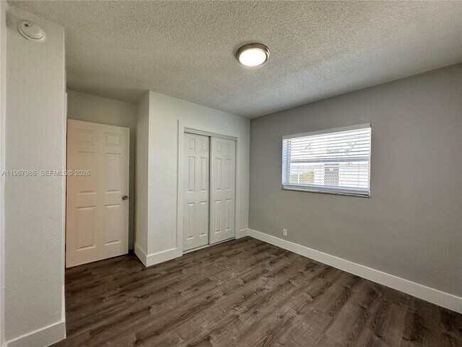 Building Photo - 3616 NE 11th Ave