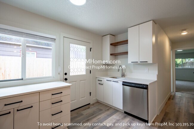 Building Photo - Well-Designed 1-Bedroom Duplex in Vibrant ...