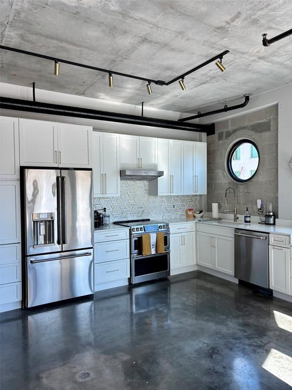 Building Photo - 1212 E Whiting St