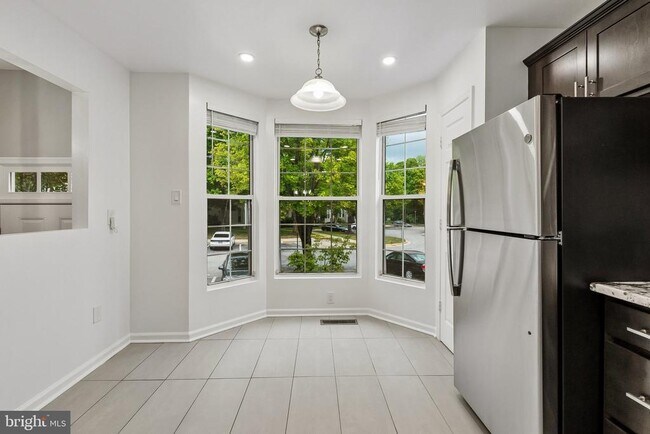 Building Photo - 10737 Kitchener Ct