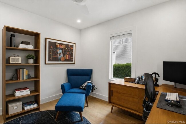 Building Photo - 525 3rd St