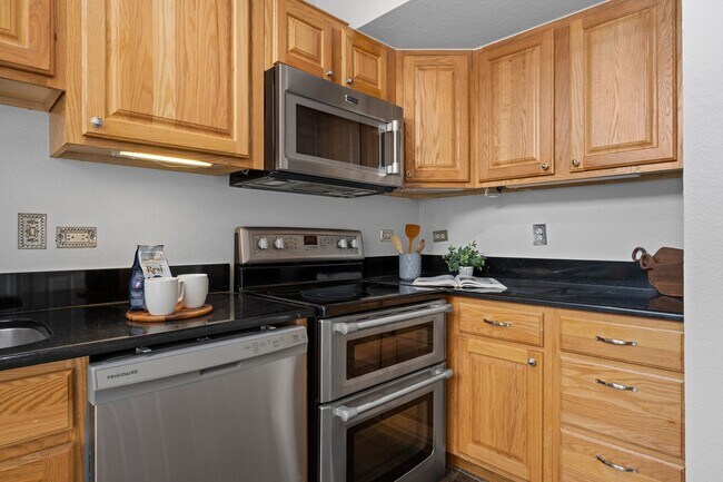 Building Photo - Top Level Condo in the Fire Clay Lofts in ...